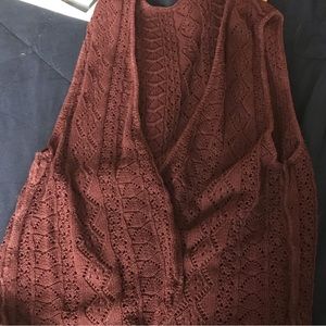 Purple knitted vest button up